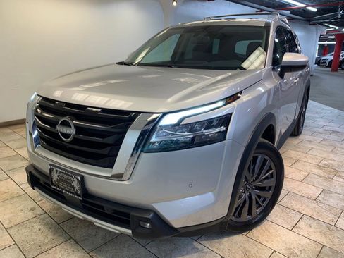 Used 2022 Nissan Pathfinder SL w/ SL Premium Package image 1