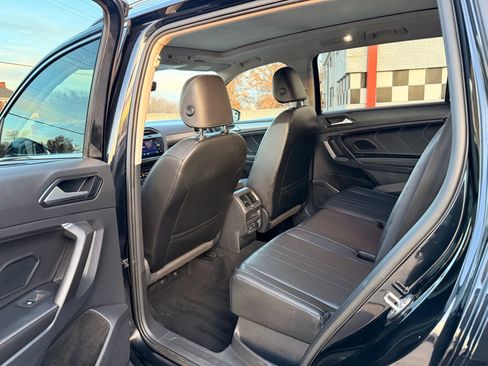 Used 2022 Volkswagen Tiguan SE image 23