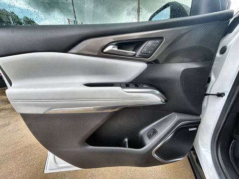 Used 2025 Chevrolet Traverse High Country w/ LPO, Floor Liner Package FWD image 21