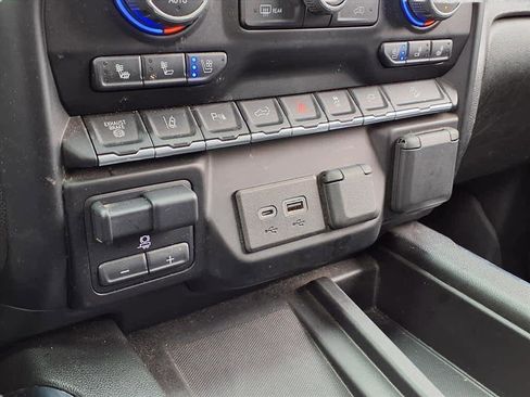 Used 2022 Chevrolet Silverado 2500 LTZ w/ LTZ Premium Package image 21