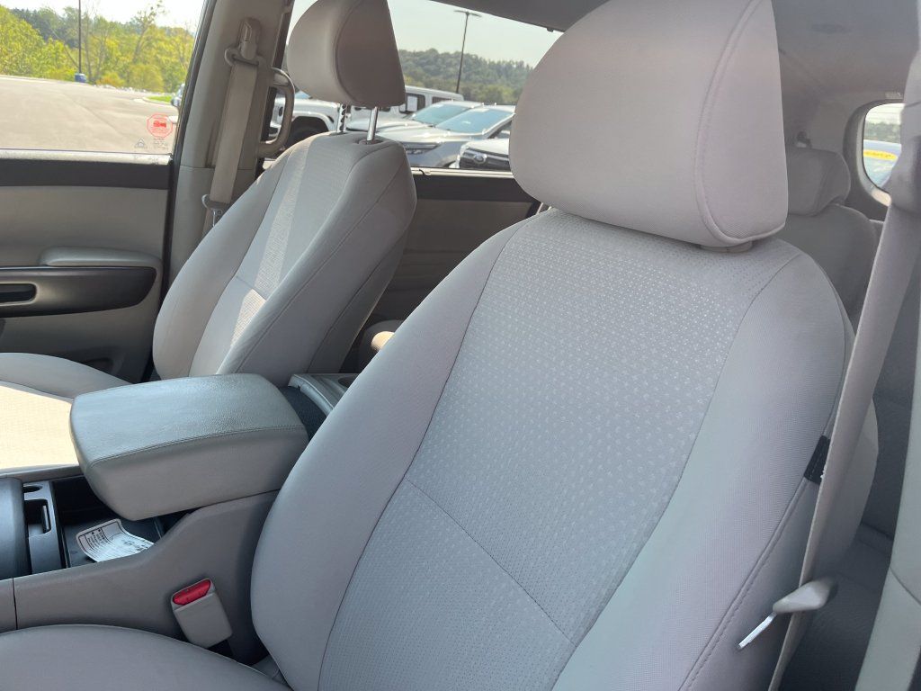 Used 2016 Kia Sedona LX w/ LX Convenience Package FWD image 12