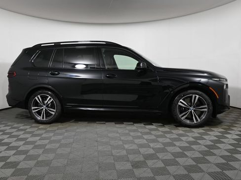 Used 2027 BMW X7 M60i AWD/4WD image 8