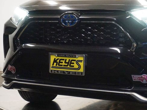 Used 2024 Toyota RAV4 SE image 8