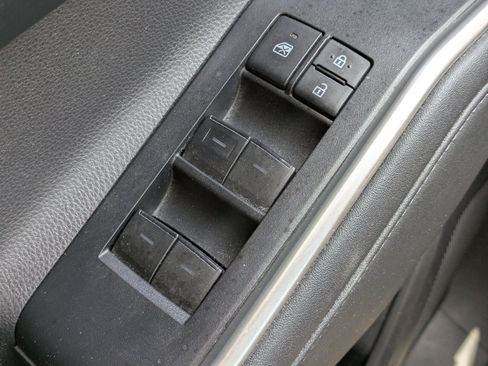 Used 2021 Toyota Highlander XLE FWD image 20