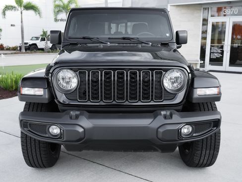 Used 2024 Jeep Gladiator Sport AWD/4WD image 6