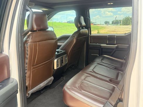 Used 2015 Ford F150 Platinum w/ Equipment Group 701A Luxury AWD/4WD image 16