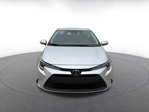 Used 2025 Toyota Corolla LE FWD image 4