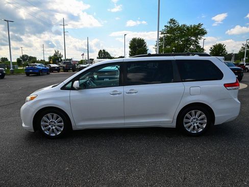 Used 2011 Toyota Sienna Limited w/ Premium Pkg FWD image 8
