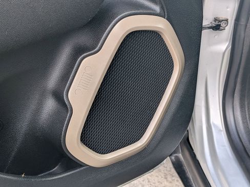 Used 2017 Jeep Renegade Sport w/ Power & Air Group image 14