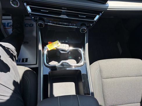 Used 2025 Chevrolet Traverse LT w/ Sun and Wheel Package FWD image 25