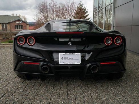 Used 2021 Ferrari F8 Tributo image 6