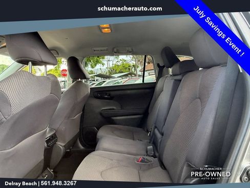 Used 2021 Toyota Highlander LE FWD image 12