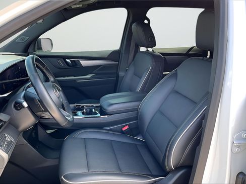 Used 2025 Buick Enclave Preferred FWD image 17