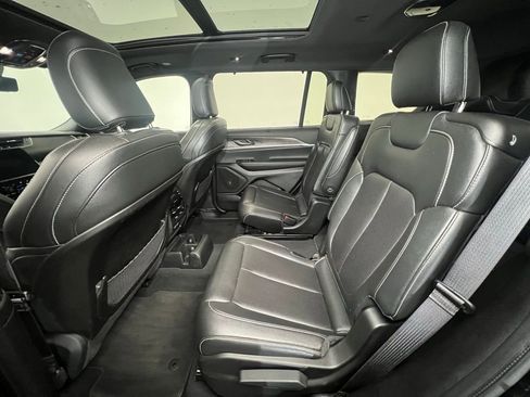 Used 2024 Jeep Grand Cherokee L Limited w/ Luxury Tech Group II image 5