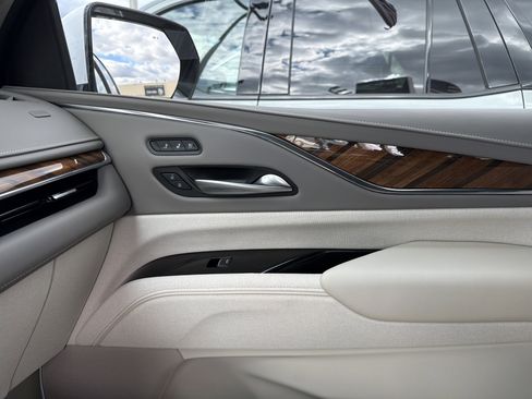 Used 2024 Cadillac Escalade Premium Luxury Platinum image 23