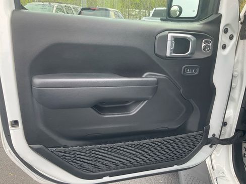Used 2022 Jeep Gladiator Mojave w/ LED Lighting Group AWD/4WD image 17