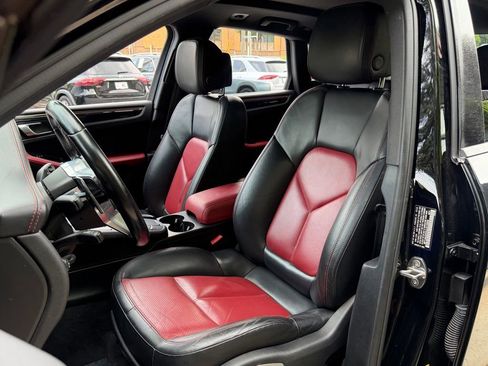 Used 2018 Porsche Macan Sport Edition AWD/4WD image 26