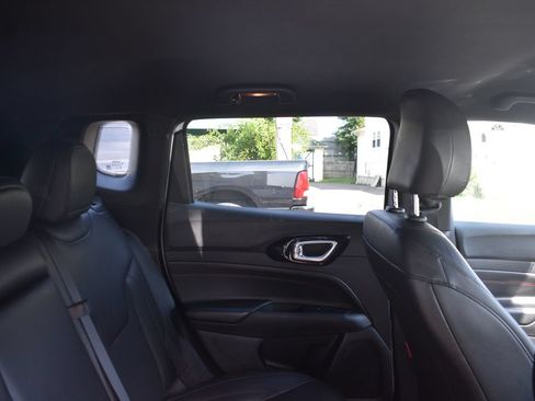 Used 2025 Jeep Compass Trailhawk AWD/4WD image 25