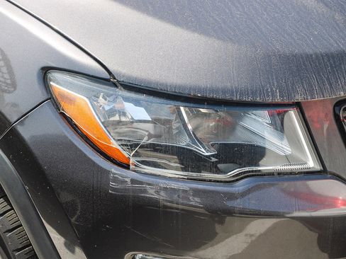 Used 2020 Jeep Compass Latitude image 2