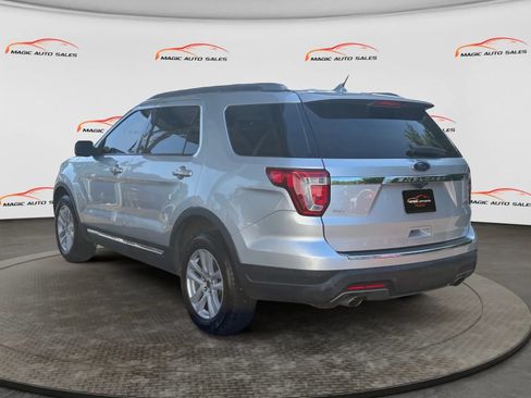 Used 2018 Ford Explorer XLT w/ Equipment Group 202A AWD/4WD image 8