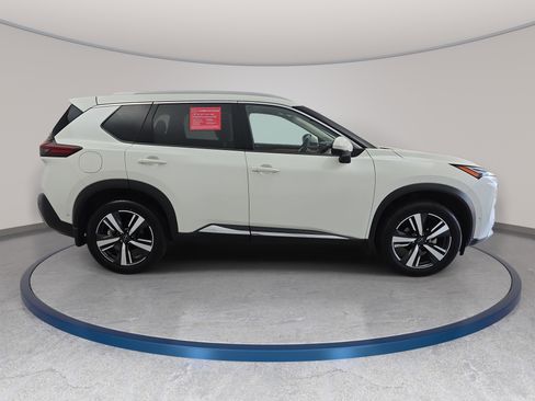 Certified 2023 Nissan Rogue Platinum w/ Platinum Premium Package FWD image 4