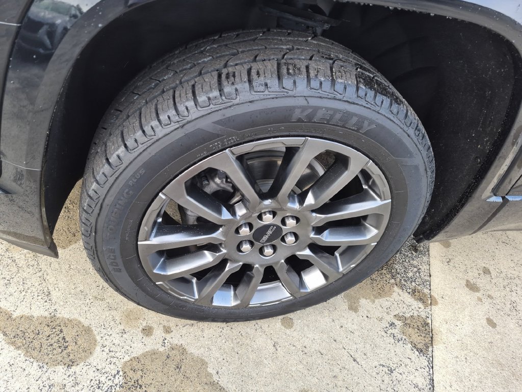 Used 2022 GMC Acadia Denali w/ Black Diamond Edition FWD image 7