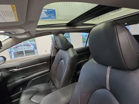 Used 2019 Toyota Camry FWD image 18