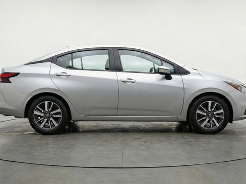 Used 2025 Nissan Versa SV image 11
