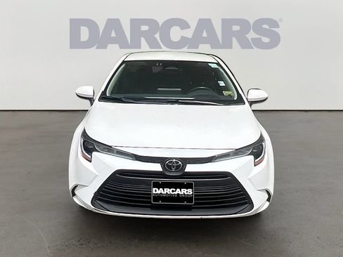 Used 2025 Toyota Corolla LE FWD image 2
