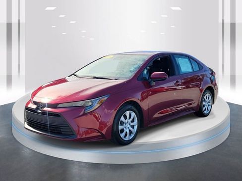 Used 2025 Toyota Corolla LE FWD image 2