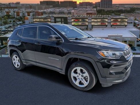 Used 2023 Jeep Compass Latitude w/ Convenience Group AWD/4WD image 1