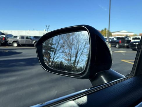 Used 2023 Mitsubishi Outlander SE image 13