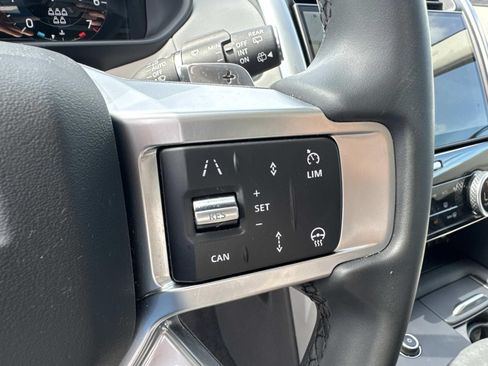 Used 2025 Land Rover Discovery S AWD/4WD image 24