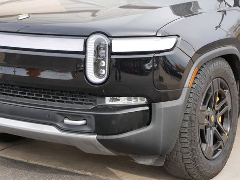 Used 2023 Rivian R1S Launch Edition image 16