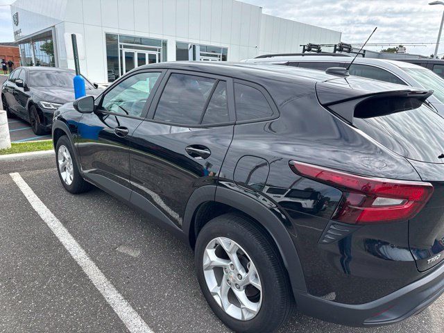 Certified 2024 Chevrolet Trax LS w/ LS Convenience Package FWD image 3