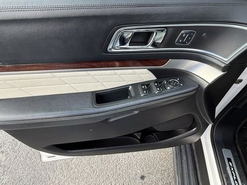 Used 2017 Ford Explorer Platinum image 20