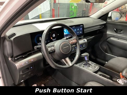 Used 2025 Hyundai Kona SEL AWD/4WD image 16