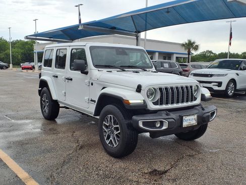 Used 2025 Jeep Wrangler Unlimited Sahara AWD/4WD image 20