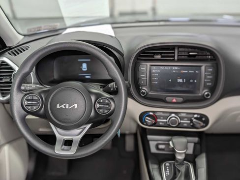 Certified 2023 Kia Soul LX image 5
