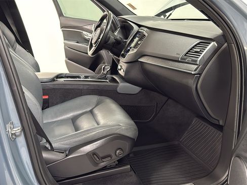 Used 2020 Volvo XC90 T6 Momentum w/ Protection Package Premier image 18