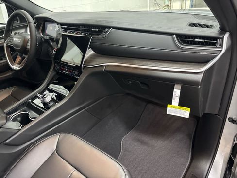 New 2025 Jeep Grand Cherokee Limited AWD/4WD image 6