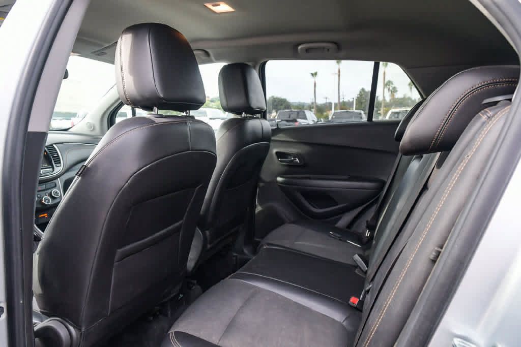 Used 2019 Chevrolet Trax LT w/ LT Convenience Package FWD image 18