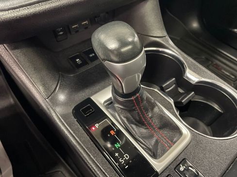 Used 2019 Toyota Highlander SE image 26