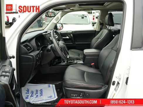 Used 2018 Toyota 4Runner TRD Off-Road Premium AWD/4WD image 19