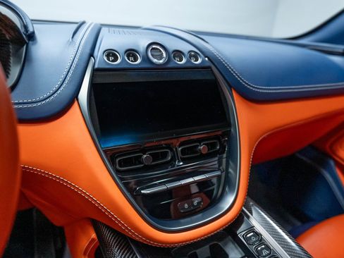 Used 2021 Aston Martin DBX AWD/4WD image 13