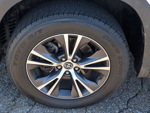 Used 2019 Toyota Highlander Plus image 30