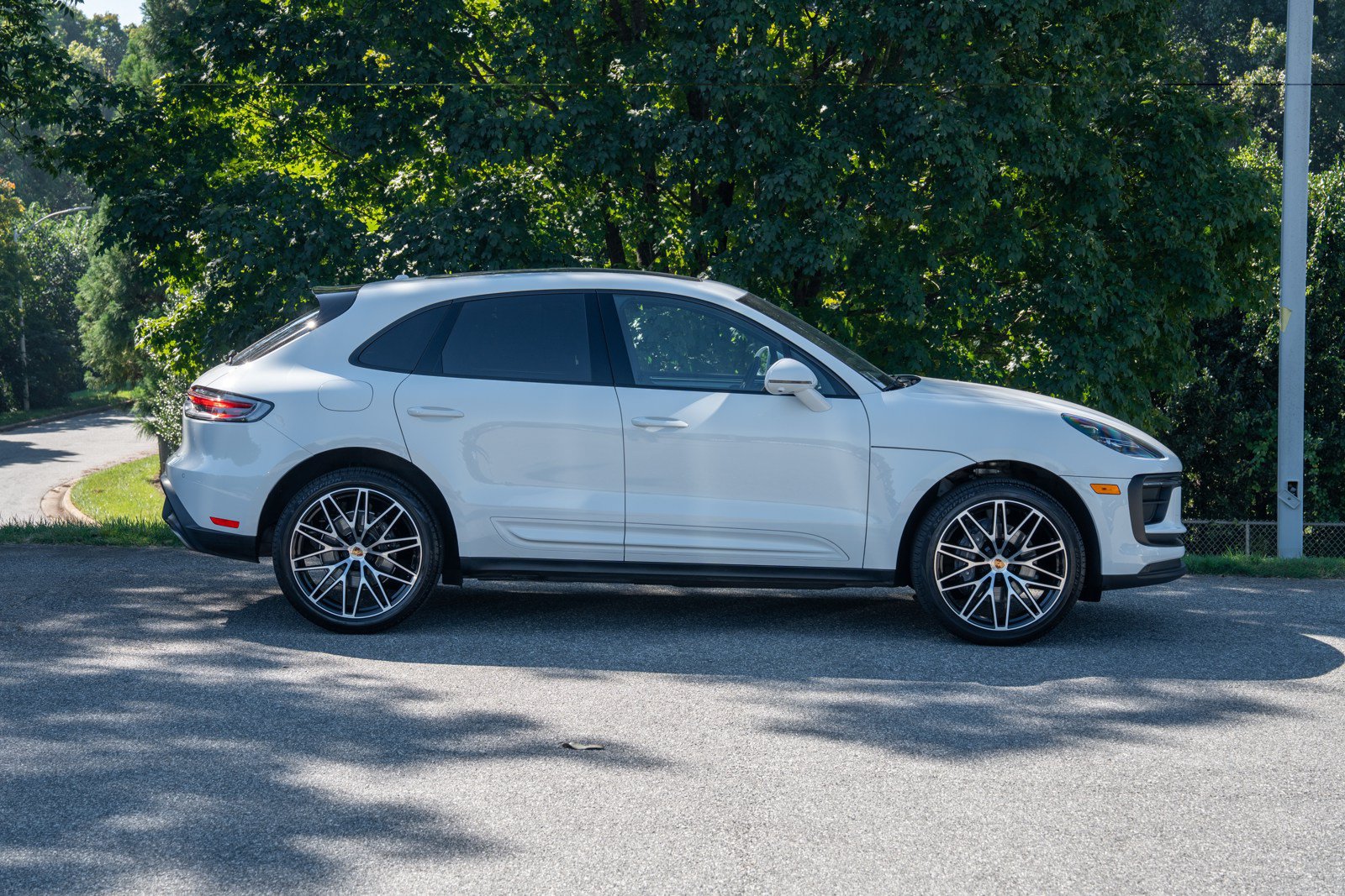 Certified 2026 Porsche Macan AWD/4WD image 8