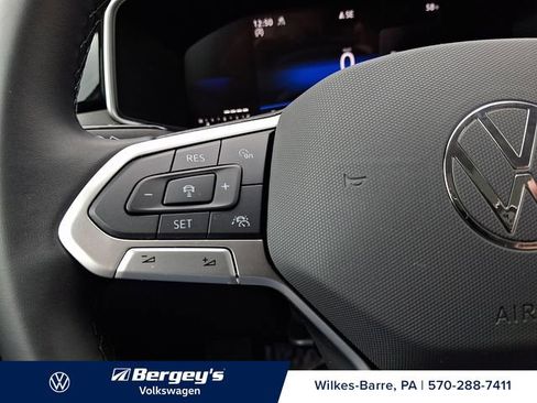 Used 2025 Volkswagen Taos SE AWD/4WD image 24