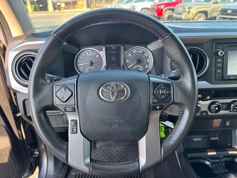 Used 2017 Toyota Tacoma SR5 w/ Tow Package AWD/4WD image 22