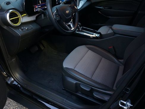 Certified 2024 Chevrolet Trax LT w/ LT Convenience Package image 23